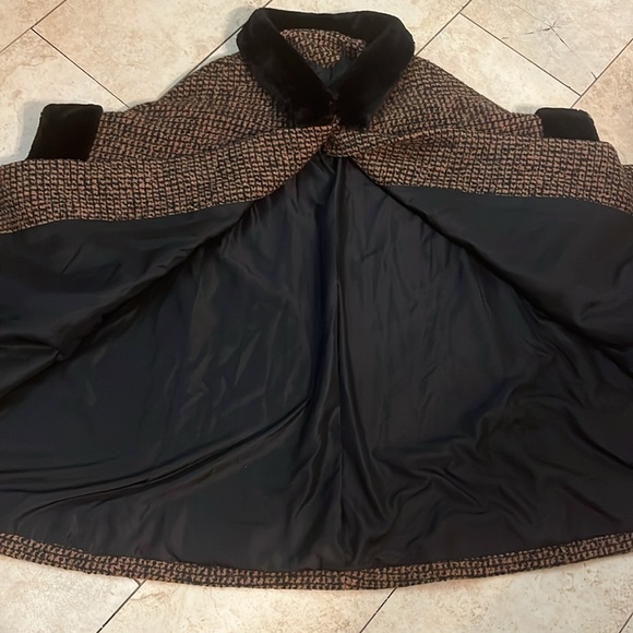 Vintage Stanley Nelson Car Coat Fur Accented Evening Coat 60’s - Picture 5 of 9